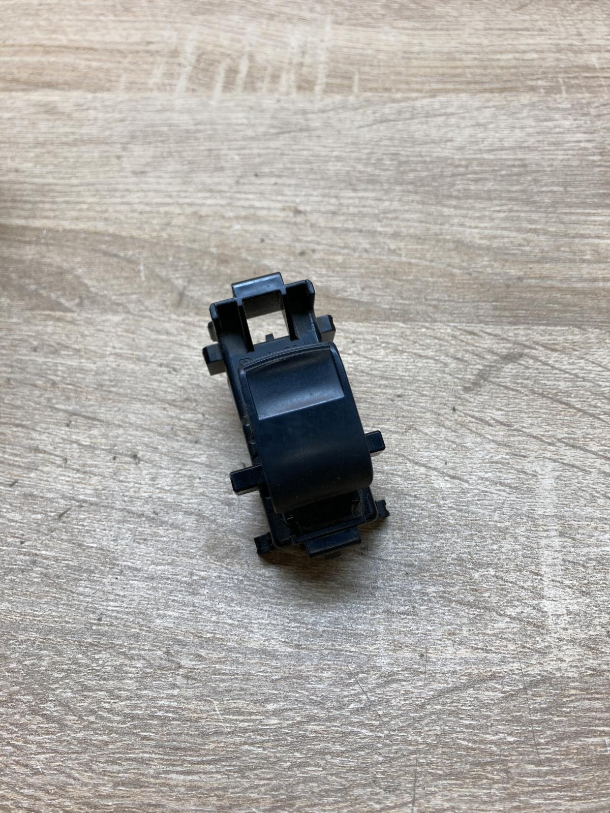 192829   Electric window control switch Toyota Auris 150