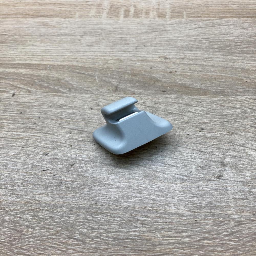 1K0857561B   Sun visor clip/hook/bracket Volkswagen PASSAT B6