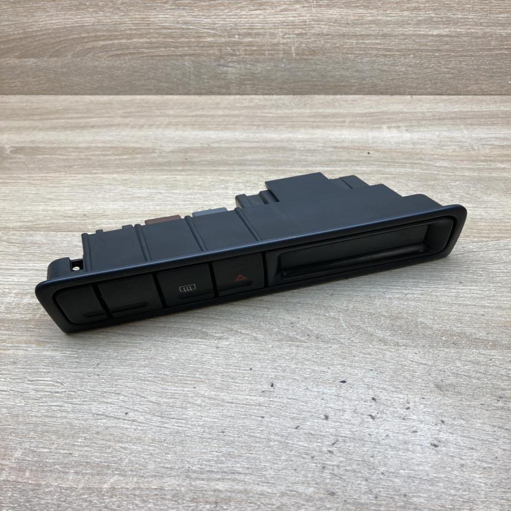 9628536777   Hazard light switch Peugeot 406