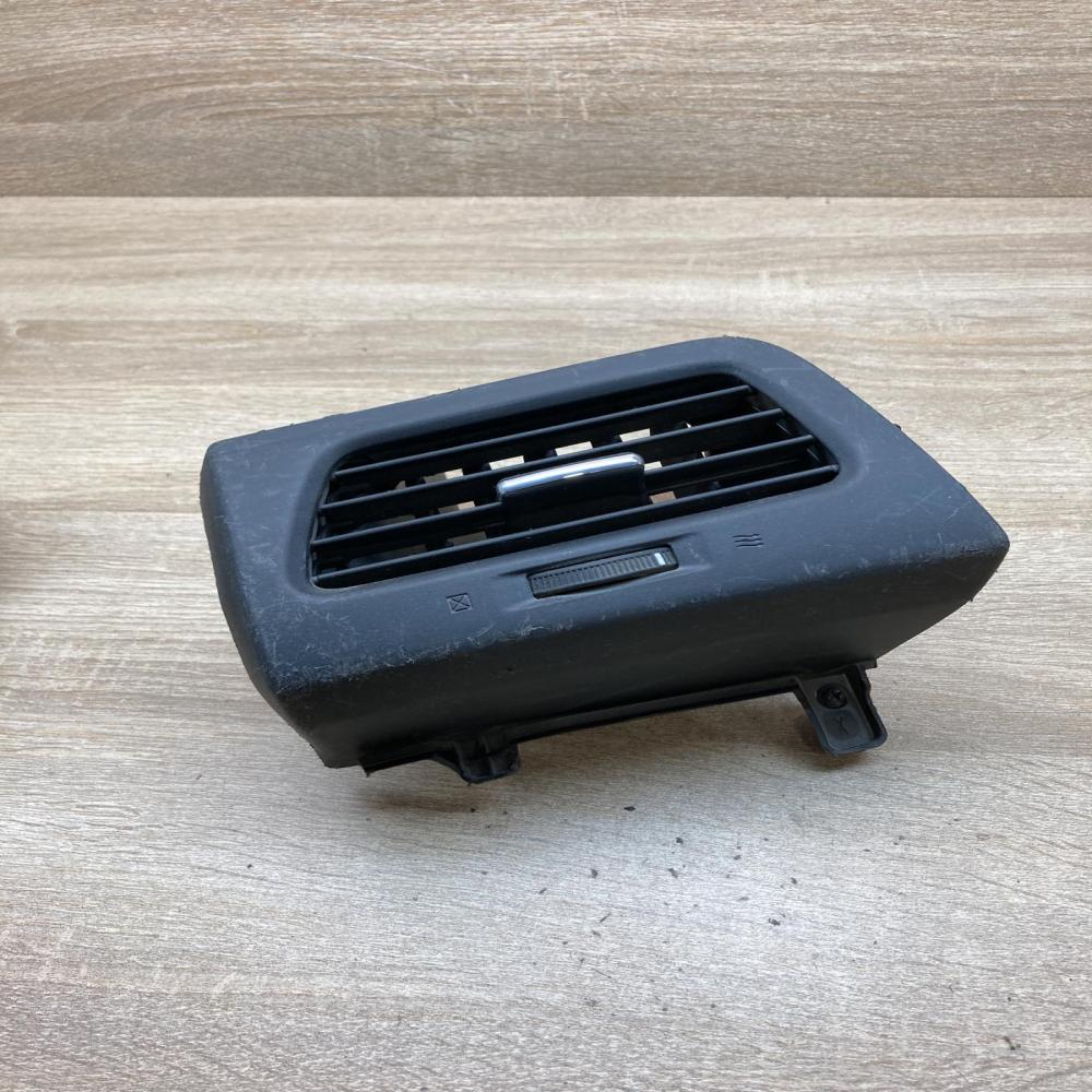 77620 TA0 A010 21 77620TA0A01021  Dashboard side air vent grill/cover trim Honda