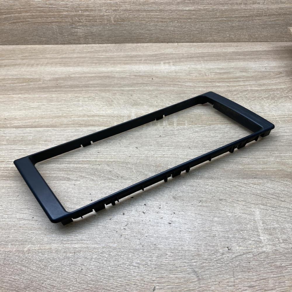8385451   Radio/GPS head unit trim BMW 5 E39