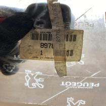 8978P1 Peugeot Seat belt trim  Other interior part Peugeot 406