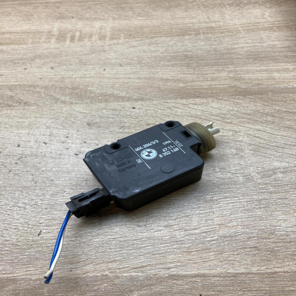 8352168   Fuel tank cap lock motor BMW 5 E39