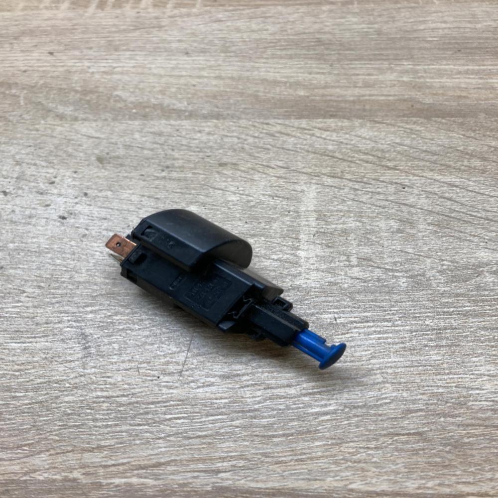 09132299   Brake pedal sensor switch Opel Astra G