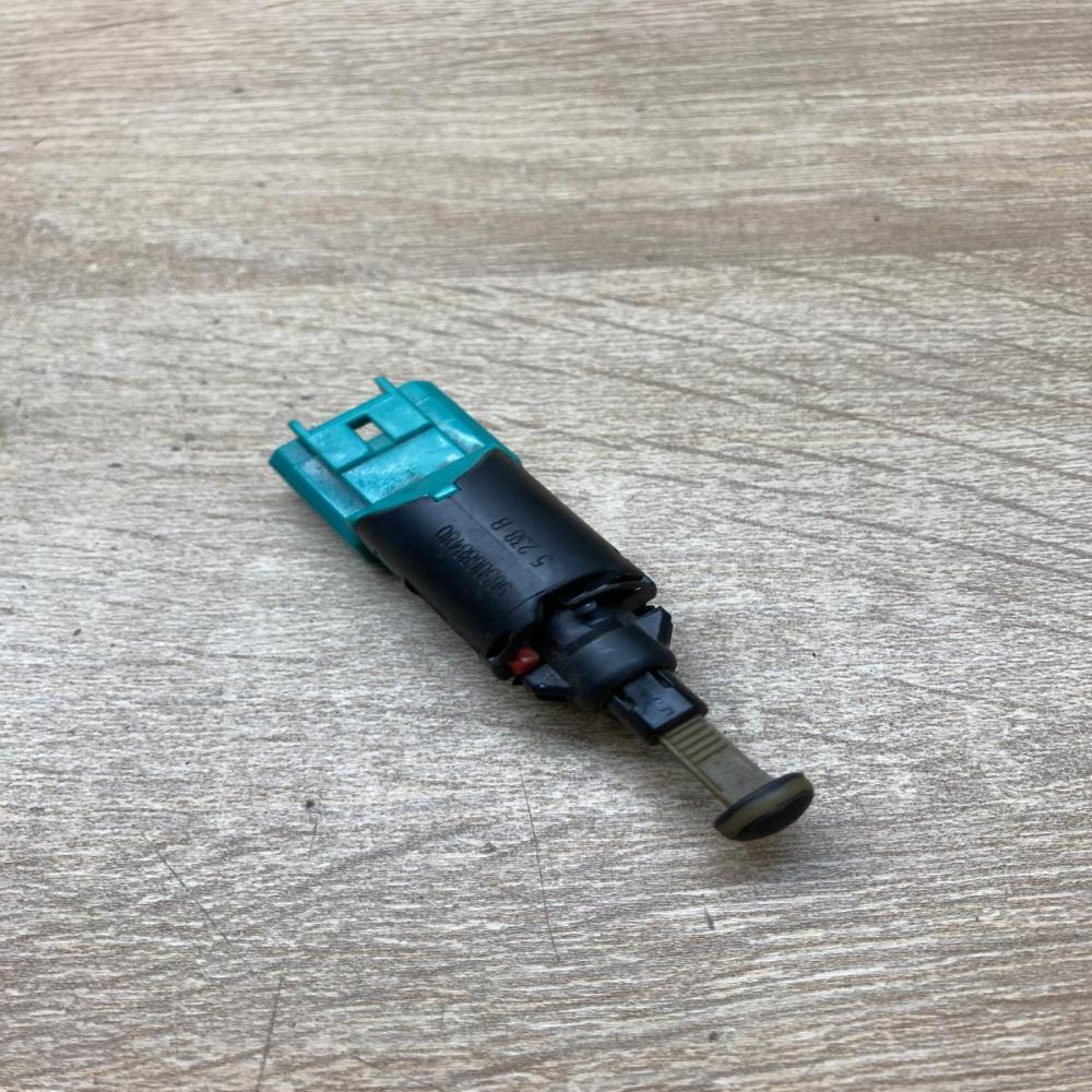 9650688480   Brake pedal sensor switch Citroen Berlingo