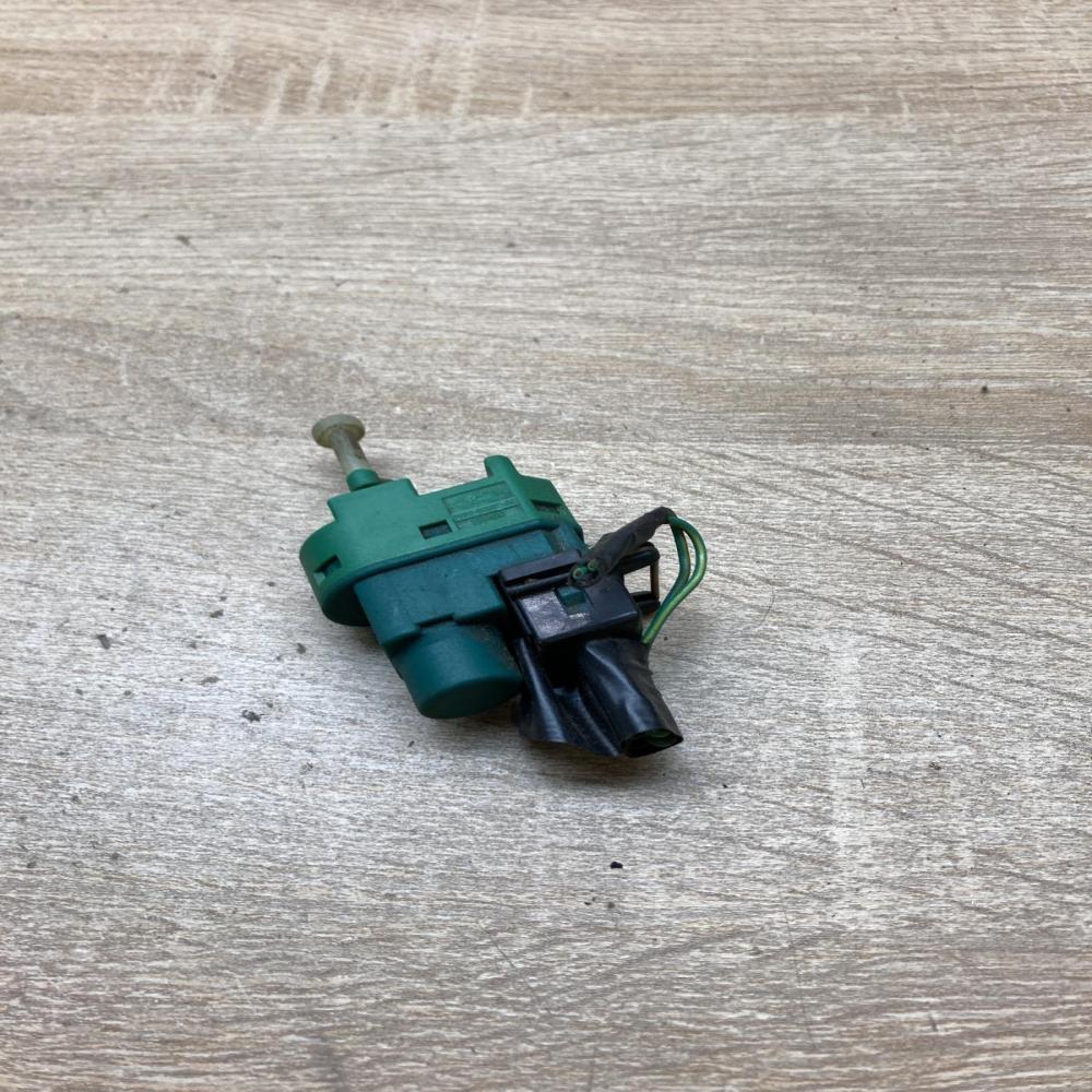 94BB 9C872 AC 94BB9C872AC  Brake pedal sensor switch Ford Focus