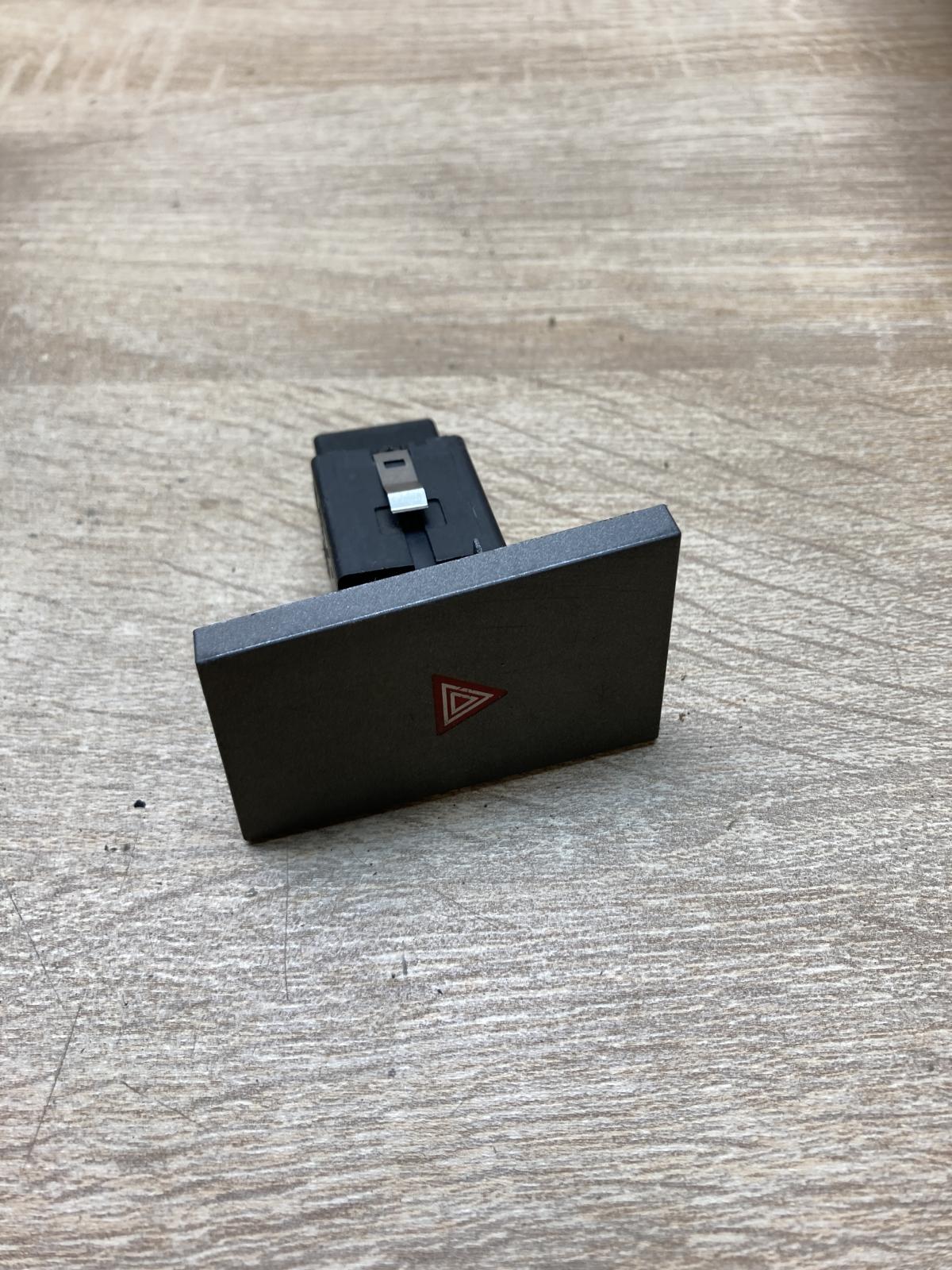 13138255   Hazard light switch Opel Vectra C