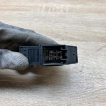 9472275   Electric window control switch Volvo S60