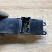 25401 AV640 25401AV640  Electric window control switch Nissan Primera