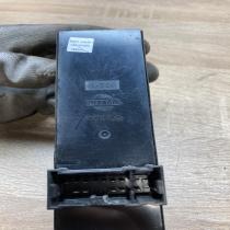 25401 AV640 25401AV640  Electric window control switch Nissan Primera
