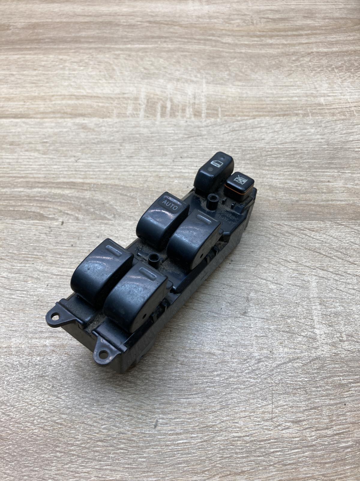 84820 47021 8482047021 514547 Electric window control switch Toyota Prius (XW20)