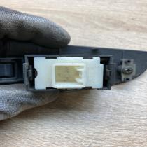 74271 05020 7427105020  Electric window control switch Toyota Avensis T250