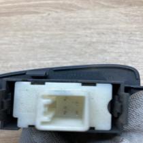 74271 05020 7427105020  Electric window control switch Toyota Avensis T250