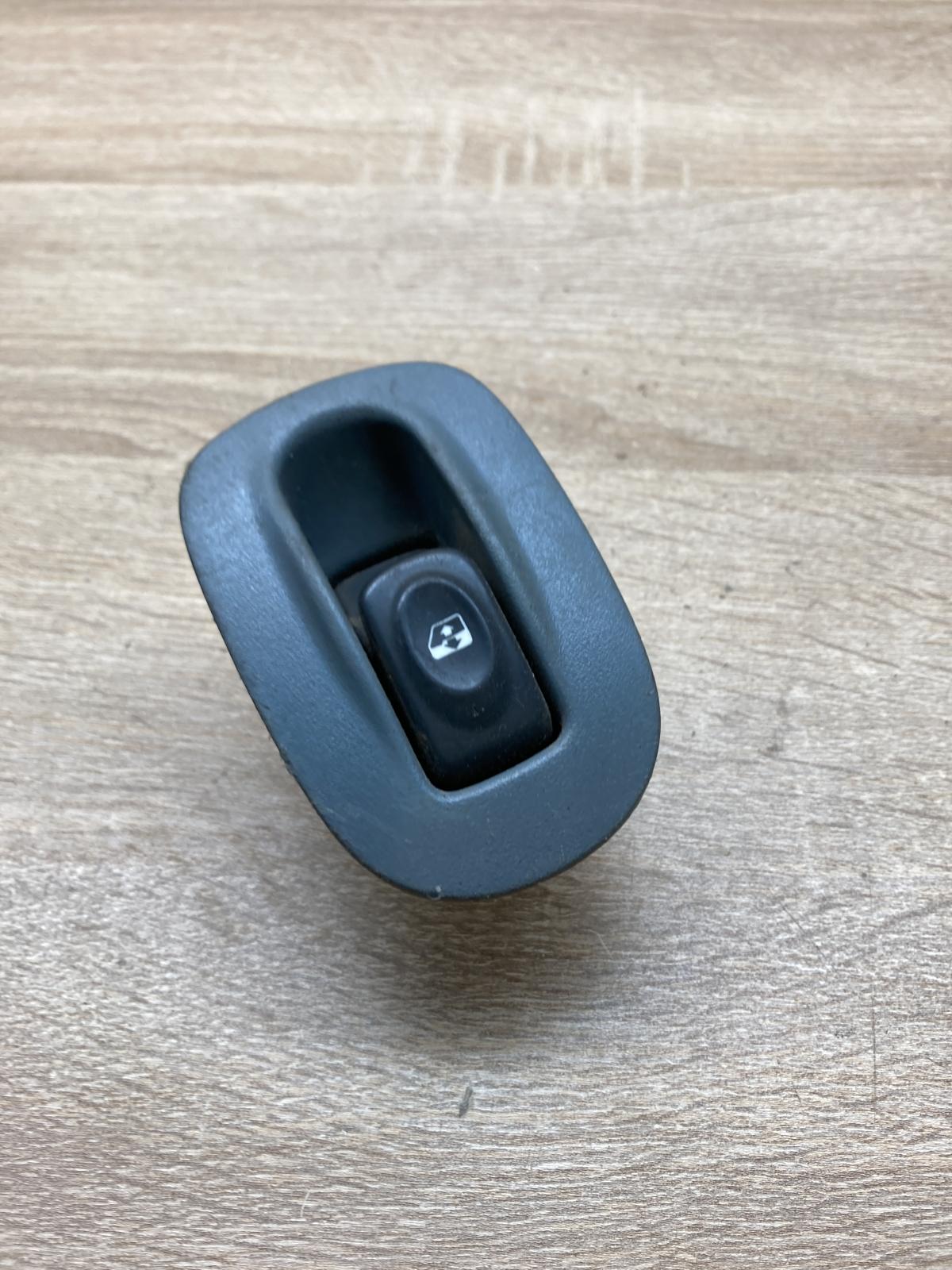 838099D   Electric window control switch Renault Scenic I