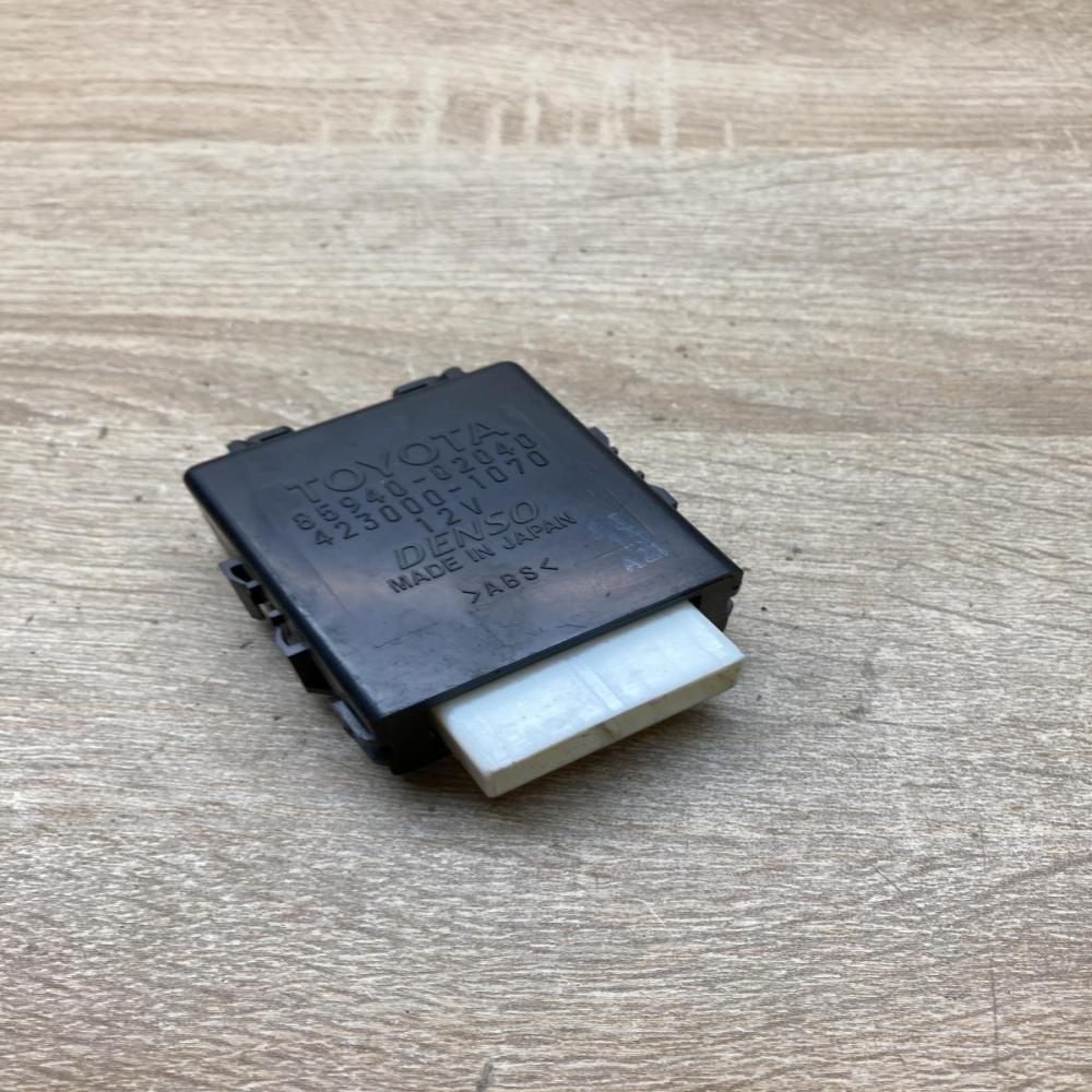 85940 02040 8594002040  Window wiper relay Toyota Auris 150