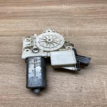 69840 05100 6984005100  Rear door window regulator motor Toyota Avensis T250
