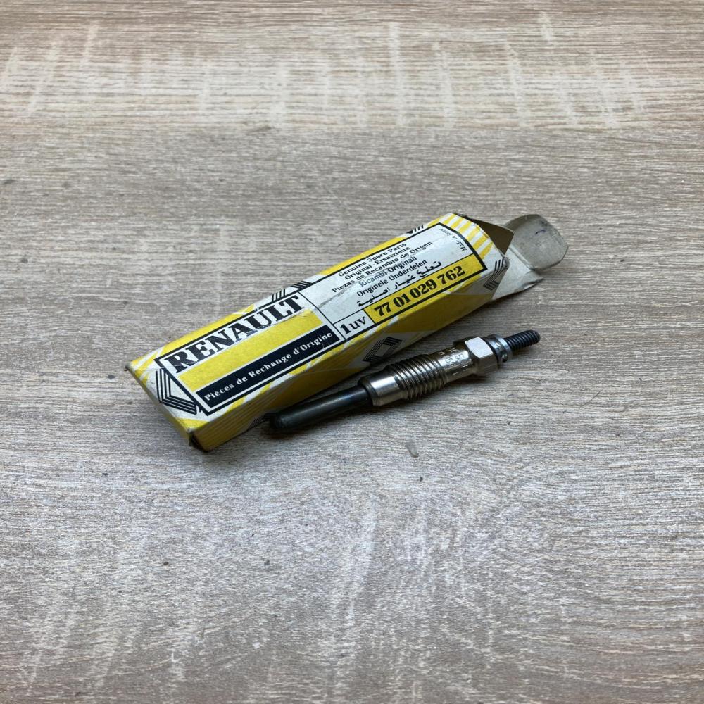 7701029762   Glow plug Renault Trafic I