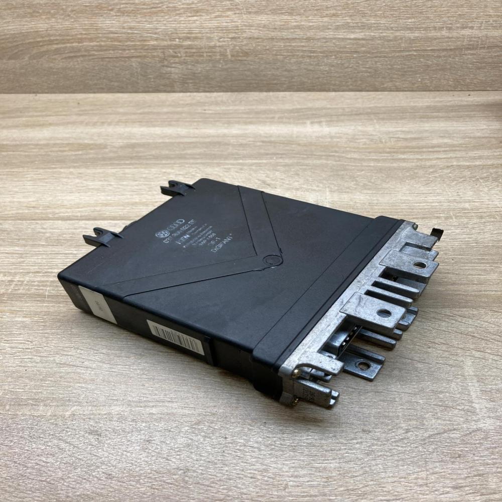 037906022EE 5WP4058  Engine control unit/module ECU Audi 80 90 S2 B4