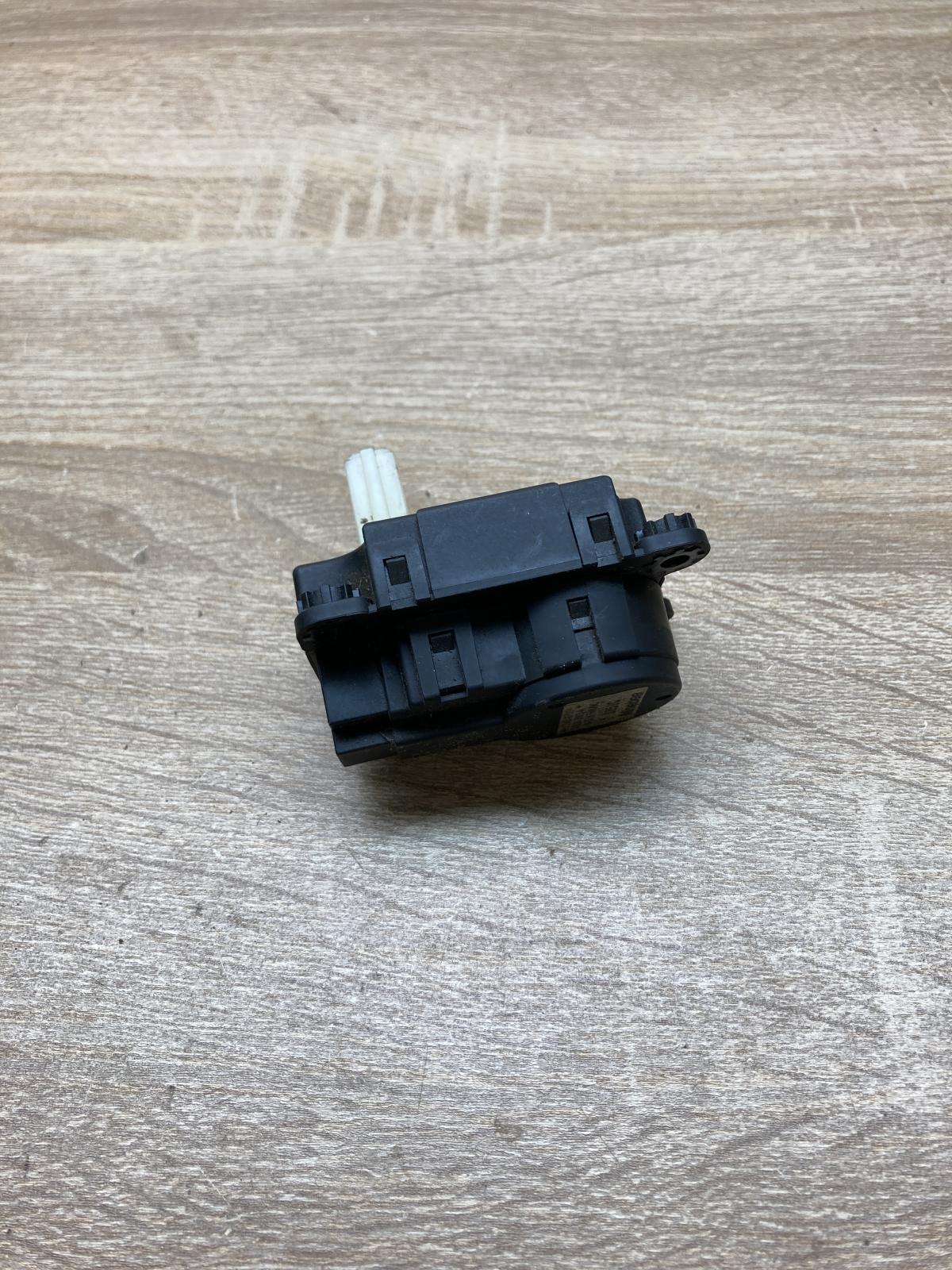 CSA512T010 VHB30 30005 A  Air flap motor/actuator Citroen C4 Aircross