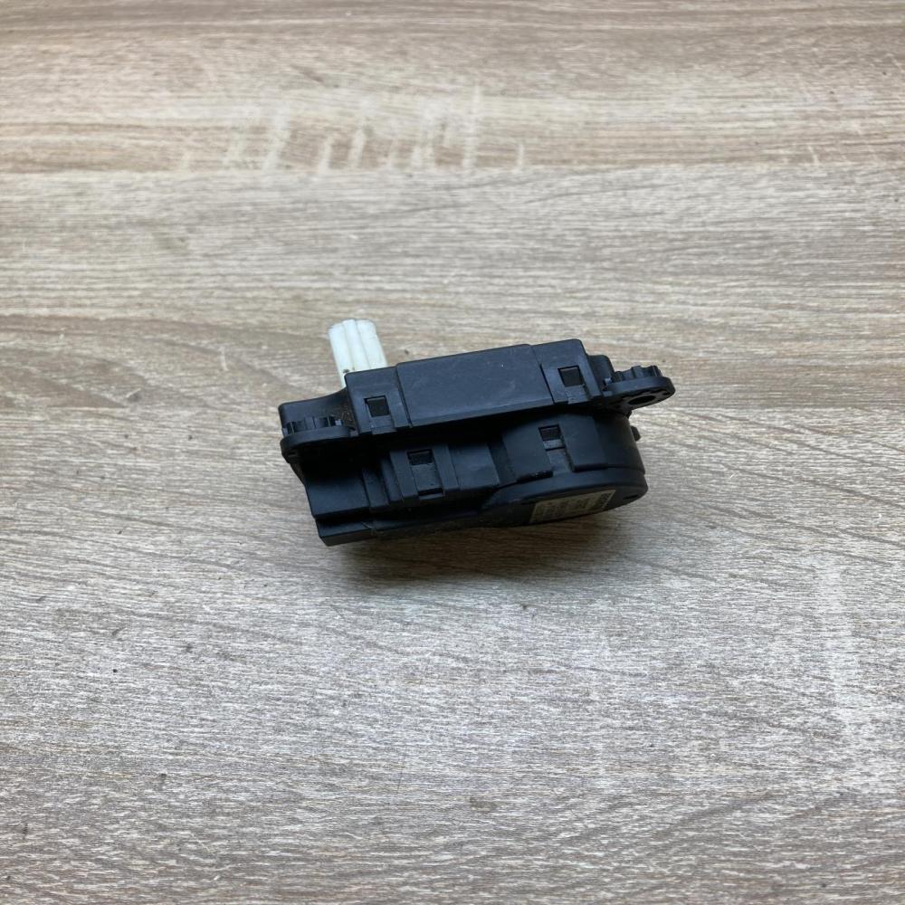 CSA512T010 VHB30 30005 A  Air flap motor/actuator Citroen C4 Aircross
