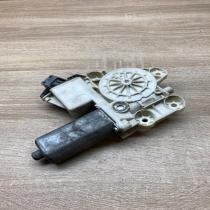 0130822031 999060 102  Front door window regulator motor Toyota Corolla E120 E13