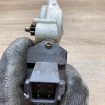 0130822031 999060 102  Front door window regulator motor Toyota Corolla E120 E13