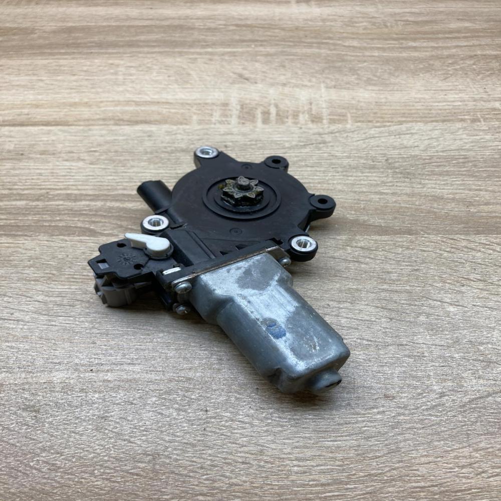 Mitsuba WFRH 71017U WE 5 12V Front door window regulator motor Honda CR-V