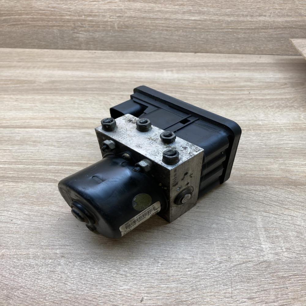 100960 05613 13235025  ABS Pump Opel Zafira B