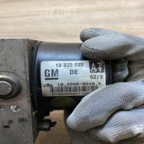 100960 05613 13235025  ABS Pump Opel Zafira B