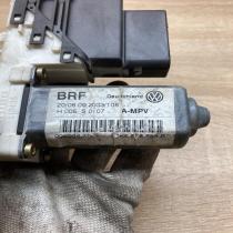 1K0959703B 993424 100  Rear door window regulator motor Volkswagen Touran I