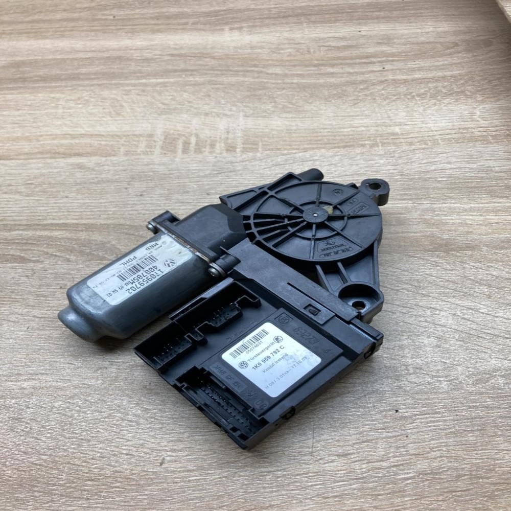 1K0959792C 1T0959702  Front door window regulator motor Volkswagen Golf V