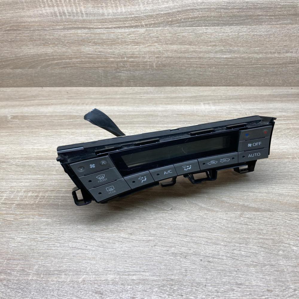 75D725   Climate control unit Toyota Prius (XW30)