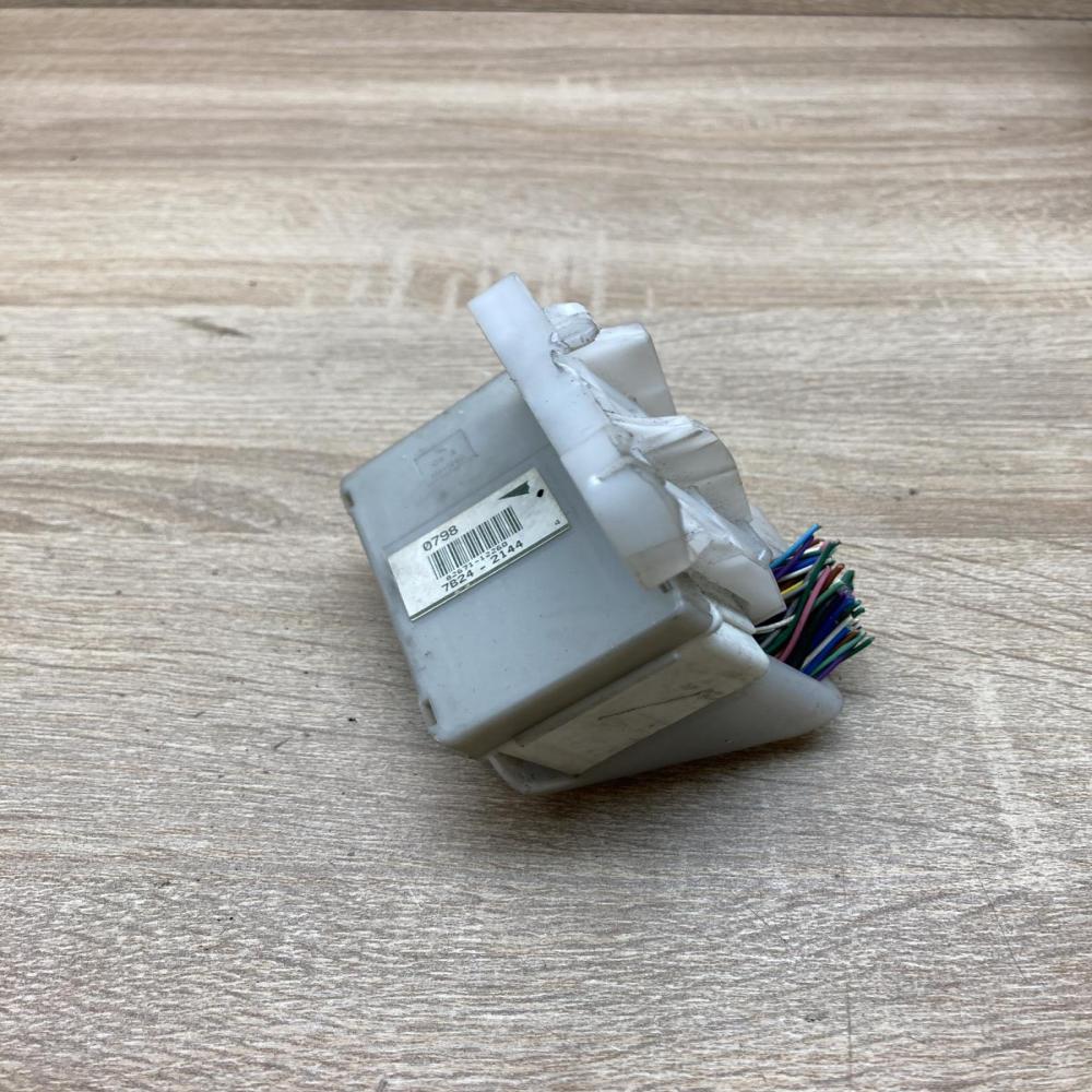 82671 12260 8267112260 7B24 2144 Other relay Toyota Auris 150