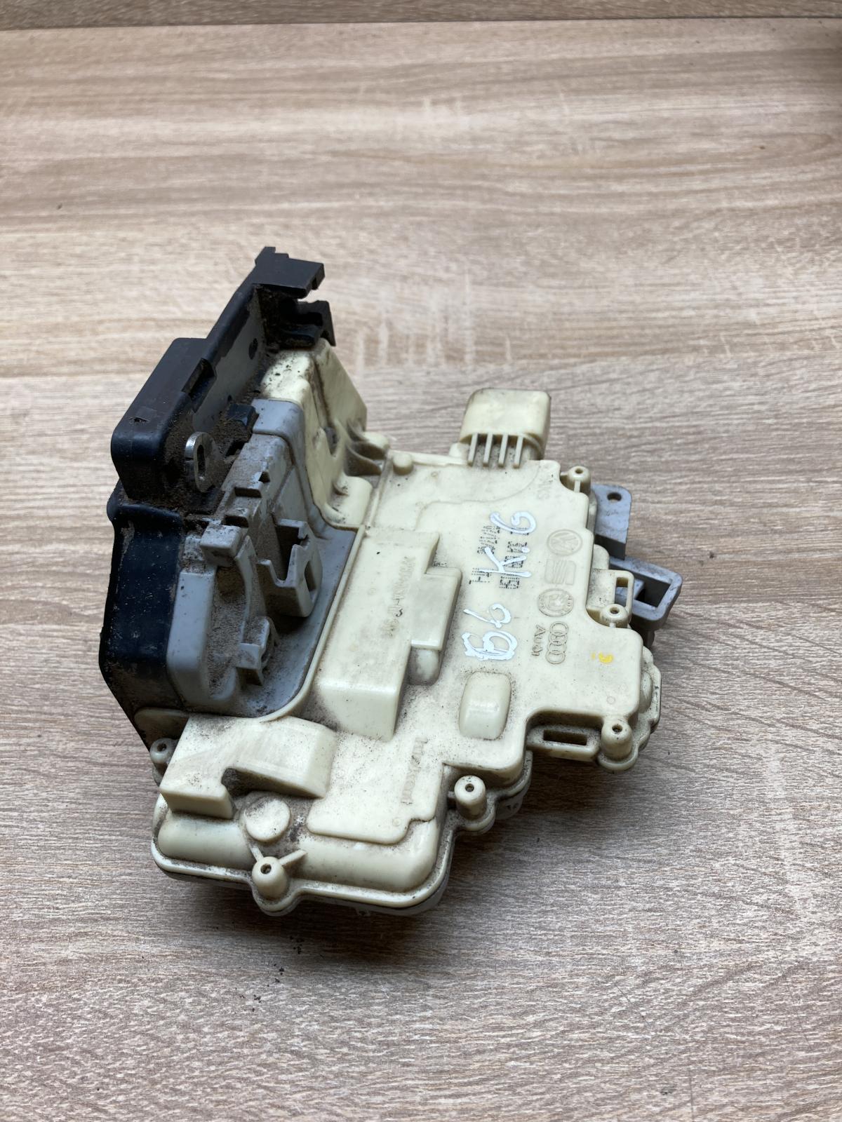 3C4839015A   Rear door lock Volkswagen PASSAT B6