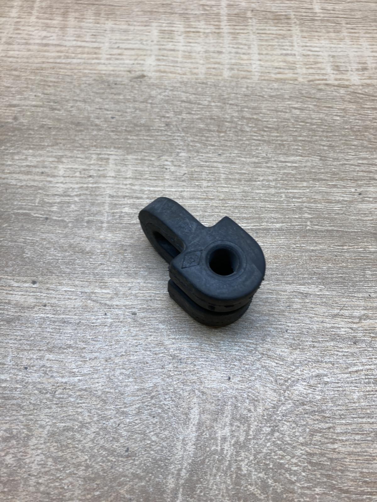 7700842706   Other exhaust manifold parts Renault Clio I