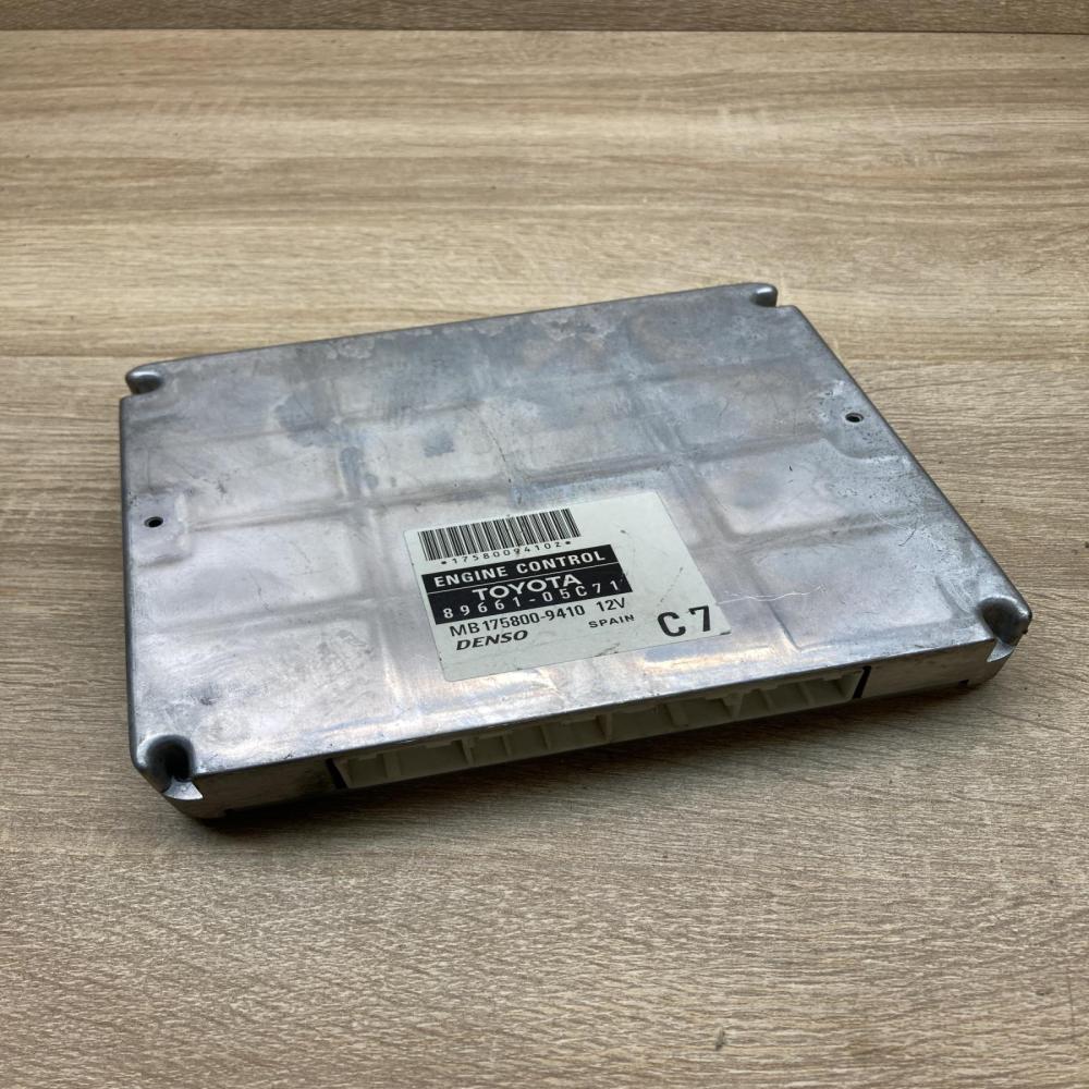89661 05C71 8966105C71 MB175800 9410 Engine control unit/module ECU Toyota Avens