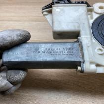 0130822032 999060 101  Rear door window regulator motor Toyota Avensis T250