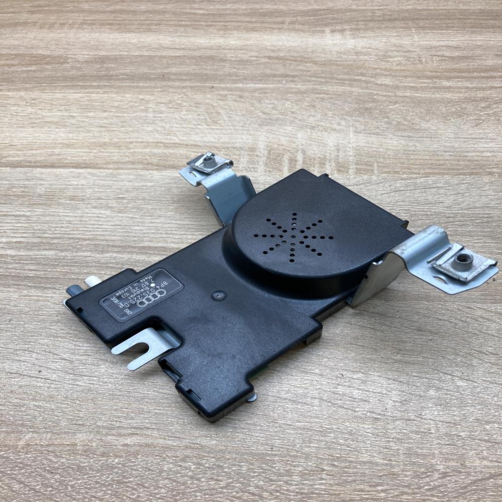 8P4035225D   Aerial antenna amplifier Audi A3 S3 8P