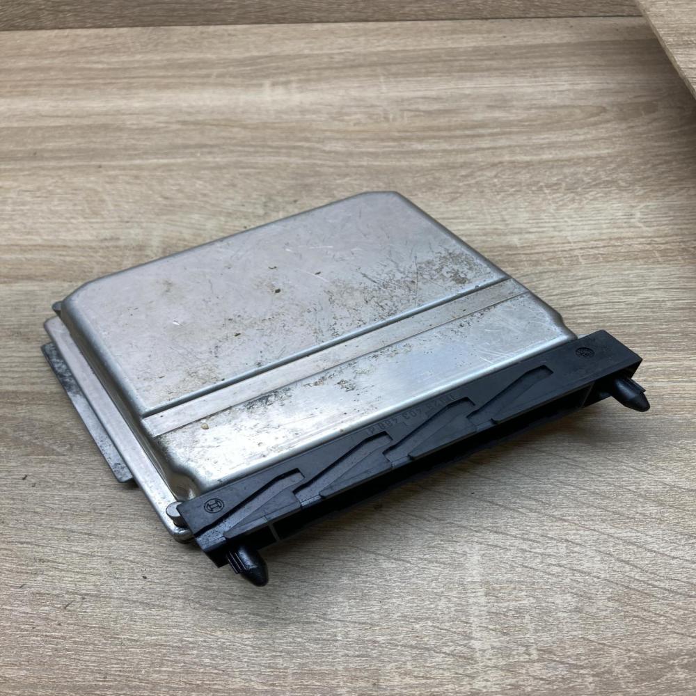 30637733A 0281011078  Engine control unit/module ECU Volvo XC90