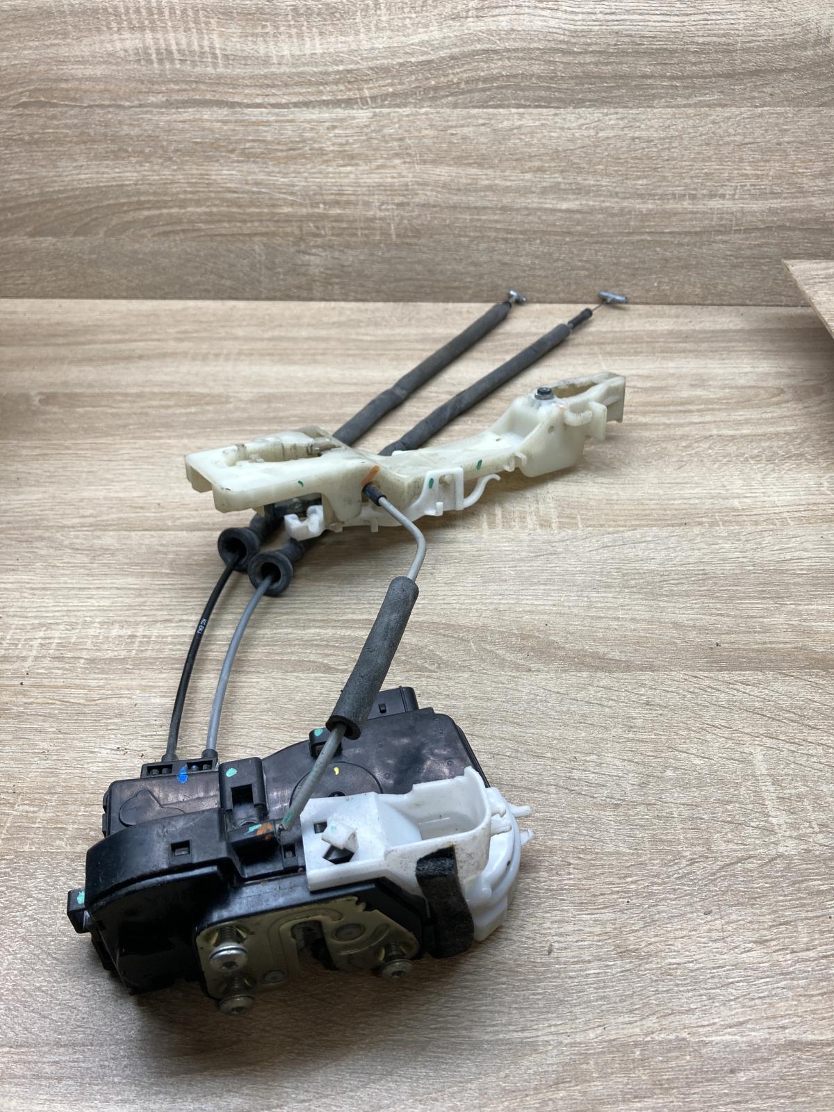 81310 3S0100R C61333C  Front door lock Hyundai Sonata