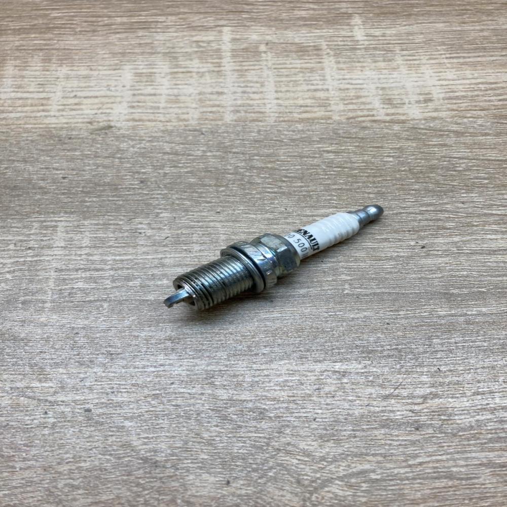7700500180   Spark plug Renault Laguna II