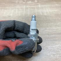 7700500180   Spark plug Renault Laguna II