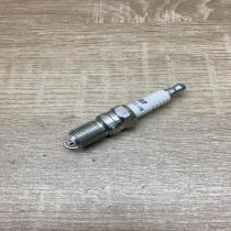 7700500108   Spark plug Renault Twingo I