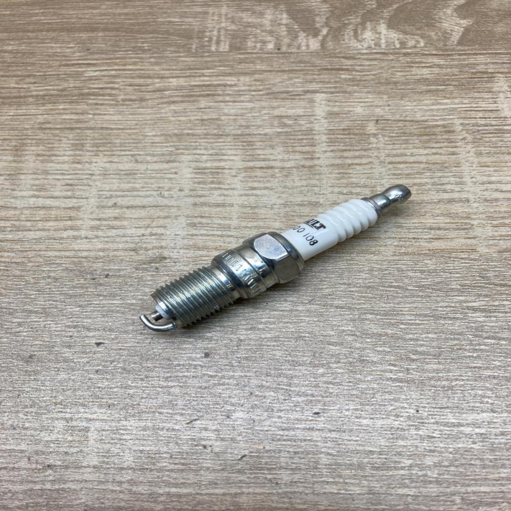 7700500108   Spark plug Renault Twingo I