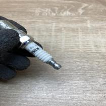 7700500108   Spark plug Renault Twingo I