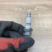 7700500108   Spark plug Renault Twingo I