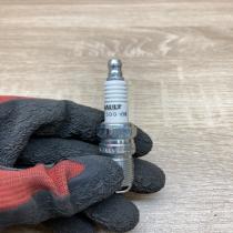 7700500108   Spark plug Renault Twingo I