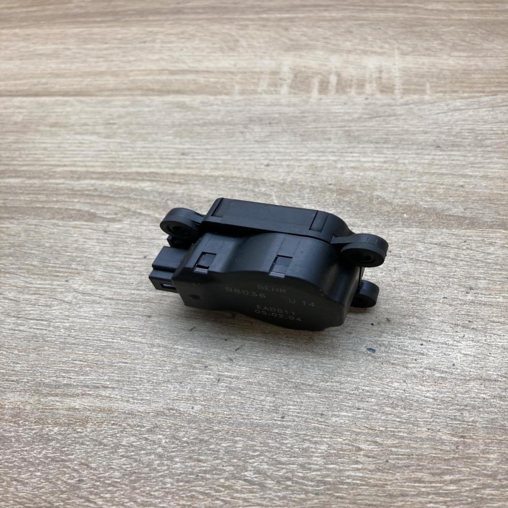 B8036 EAD511  Air flap motor/actuator Opel Movano A