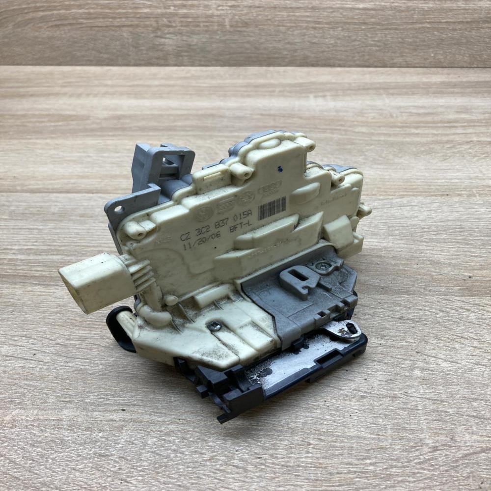 3C2837015A   Front door lock Volkswagen PASSAT B7