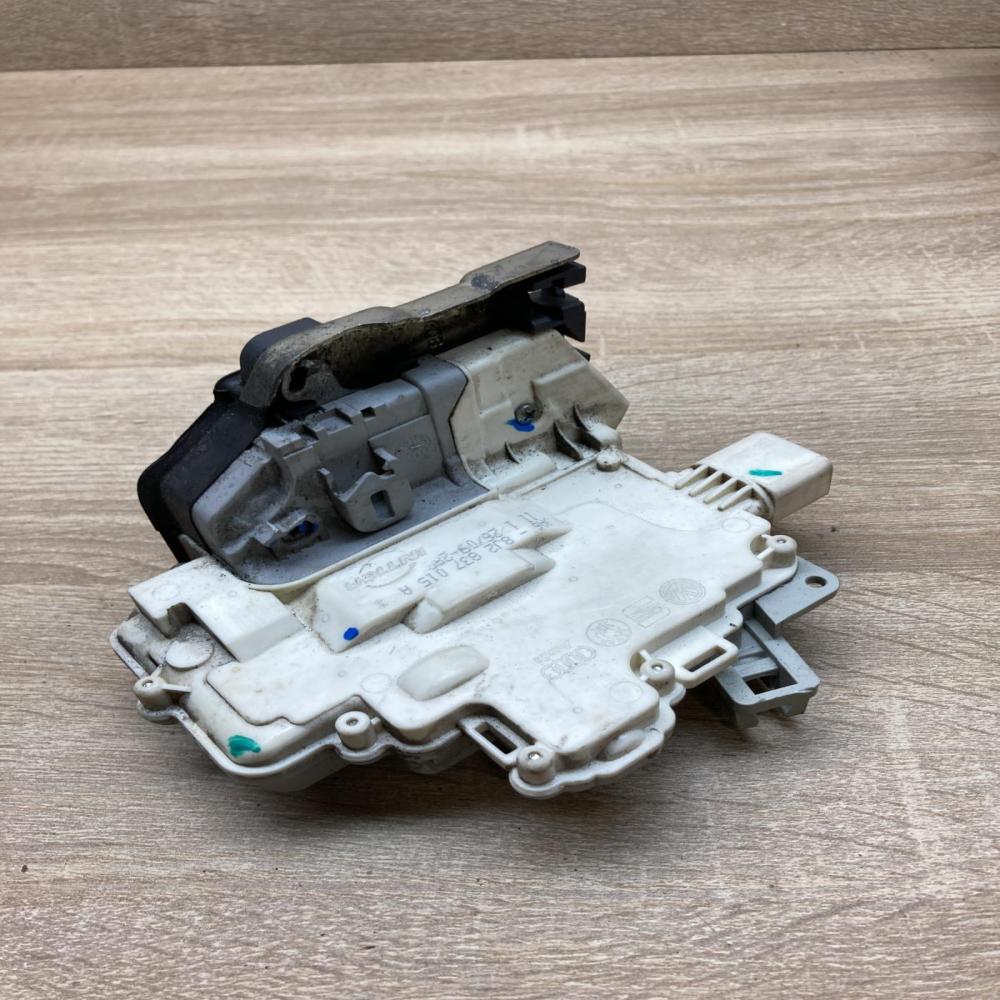 8J2837015A   Front door lock Audi TT TTS Mk2